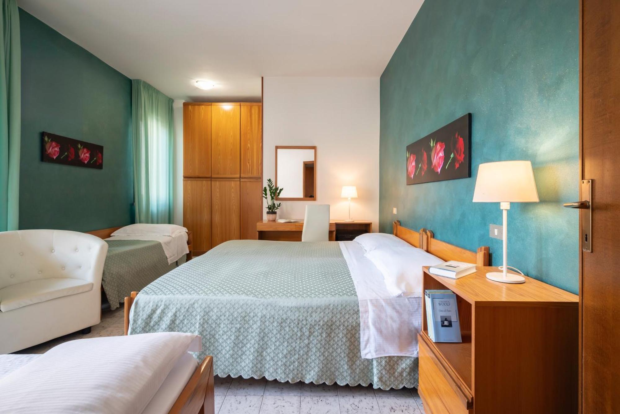 Hotel Parco Dei Pini - 100Mt Dal Mare ฟอลลอนนีกา ภายนอก รูปภาพ
