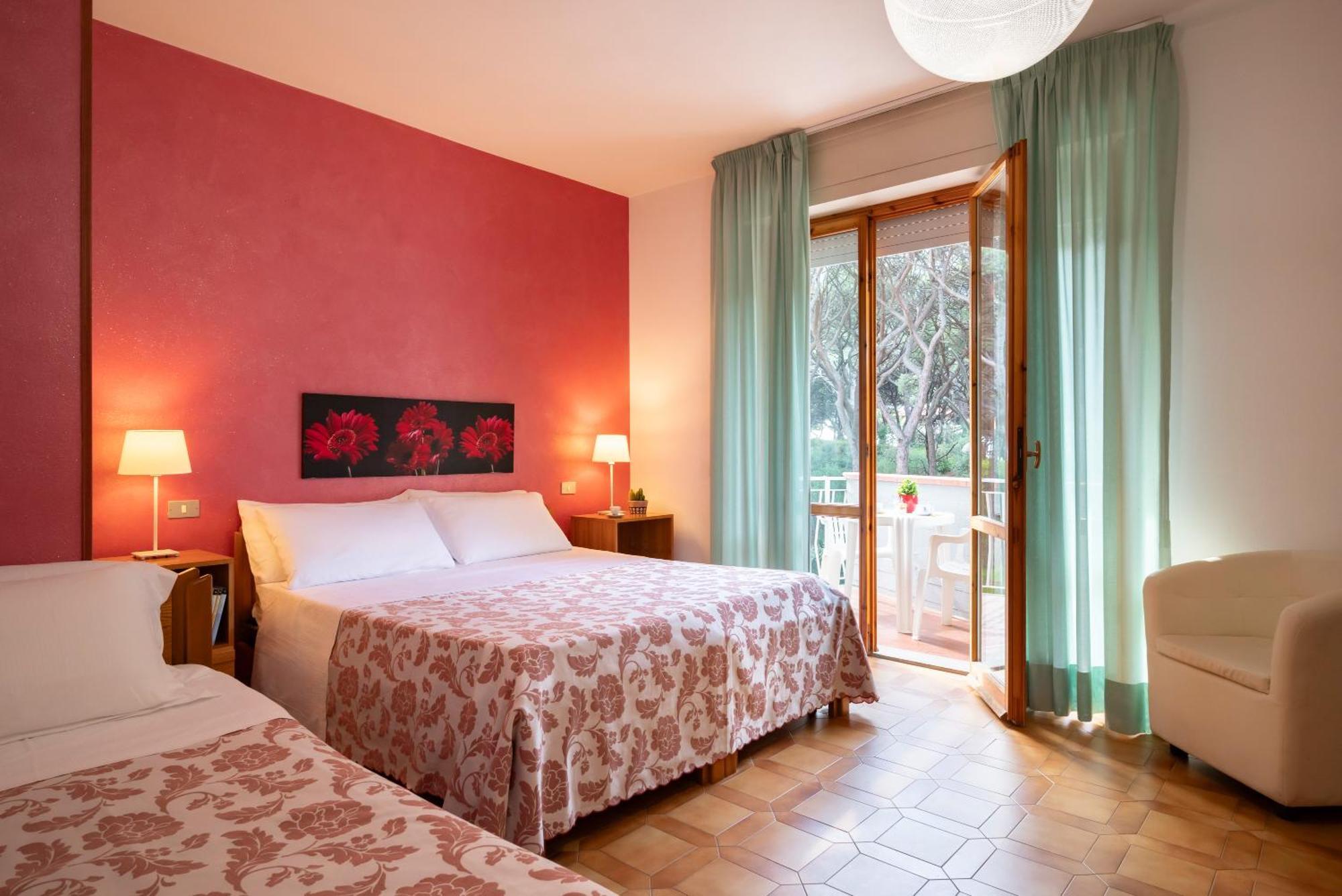 Hotel Parco Dei Pini - 100Mt Dal Mare ฟอลลอนนีกา ภายนอก รูปภาพ