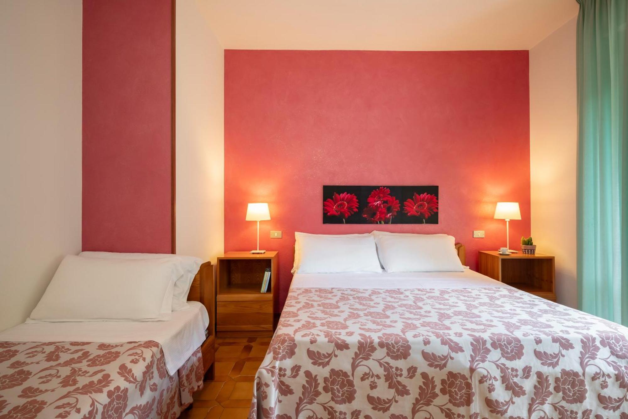 Hotel Parco Dei Pini - 100Mt Dal Mare ฟอลลอนนีกา ภายนอก รูปภาพ