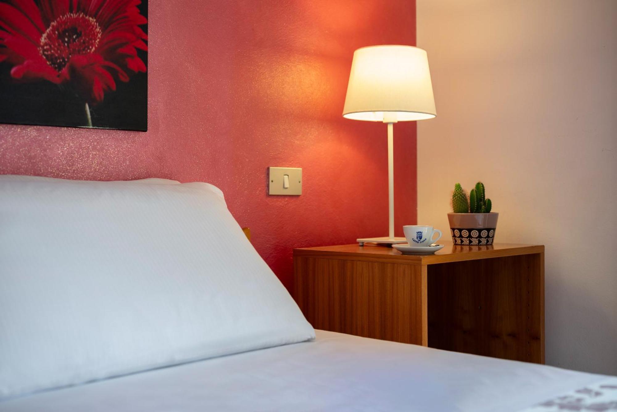 Hotel Parco Dei Pini - 100Mt Dal Mare ฟอลลอนนีกา ภายนอก รูปภาพ