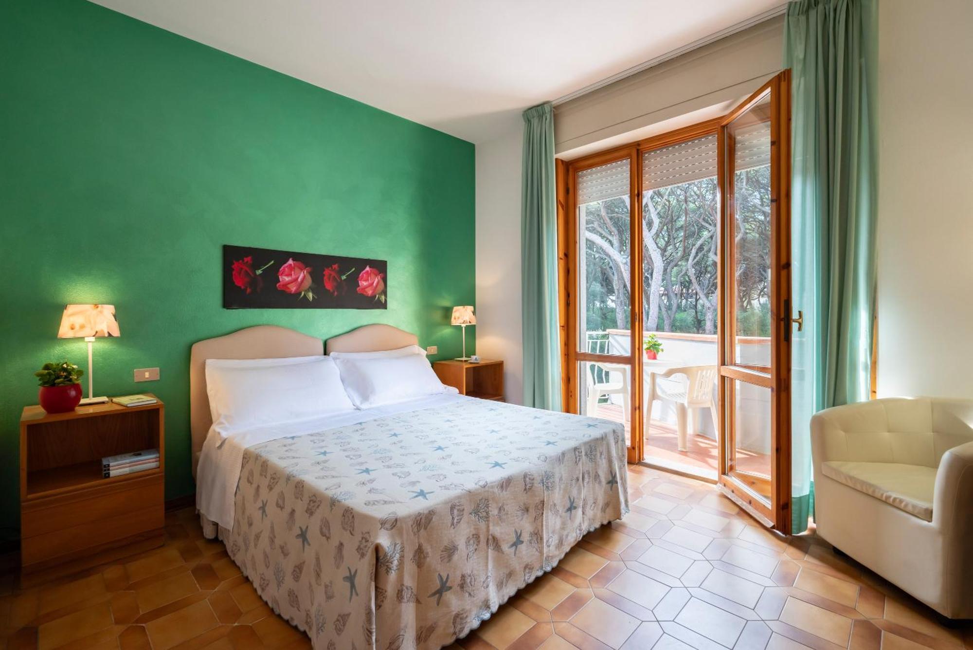 Hotel Parco Dei Pini - 100Mt Dal Mare ฟอลลอนนีกา ภายนอก รูปภาพ