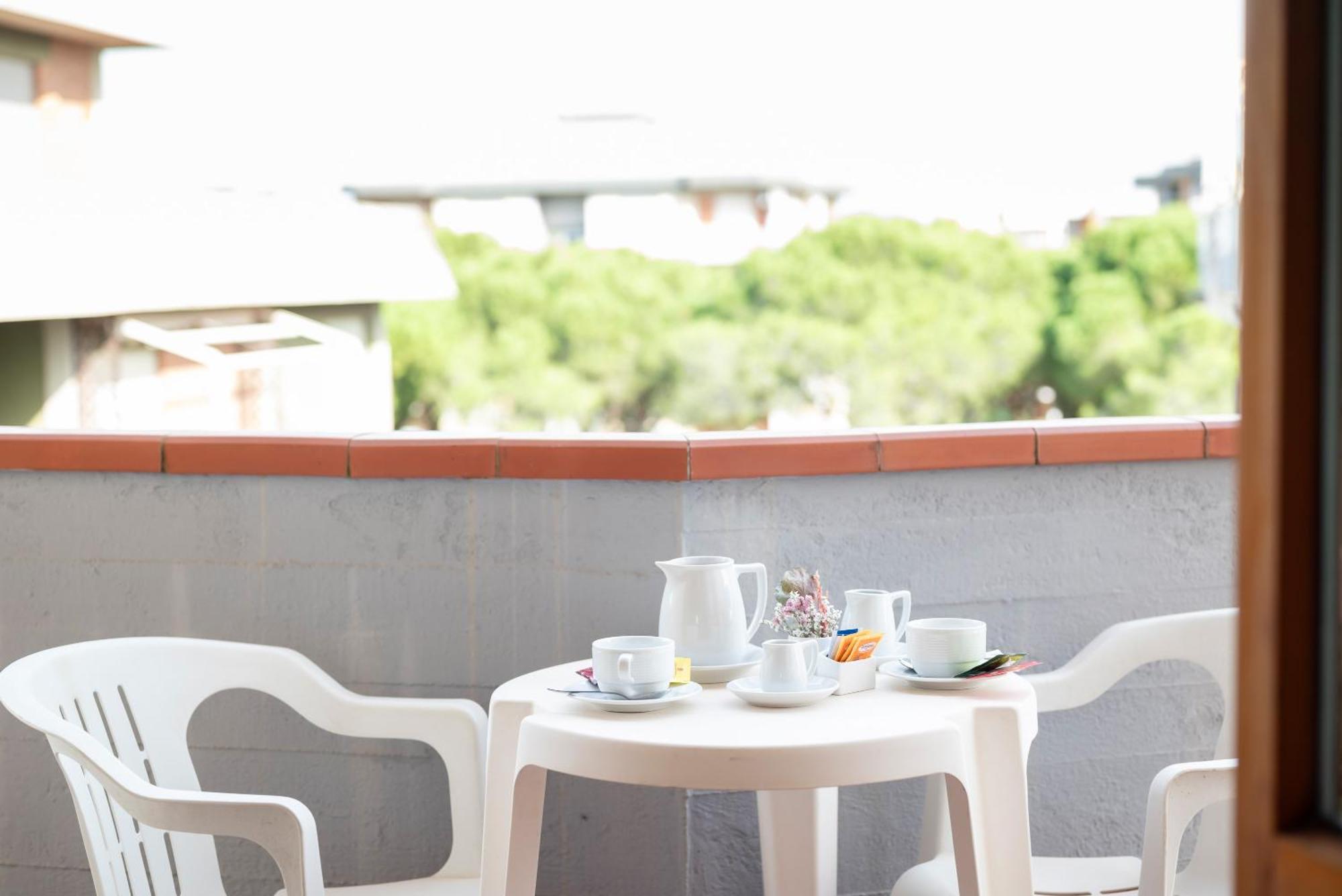 Hotel Parco Dei Pini - 100Mt Dal Mare ฟอลลอนนีกา ภายนอก รูปภาพ