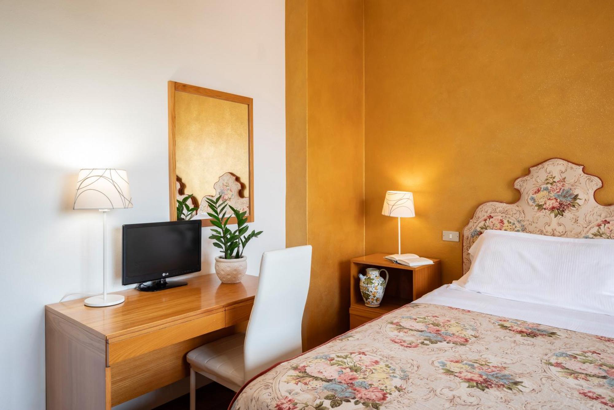 Hotel Parco Dei Pini - 100Mt Dal Mare ฟอลลอนนีกา ภายนอก รูปภาพ