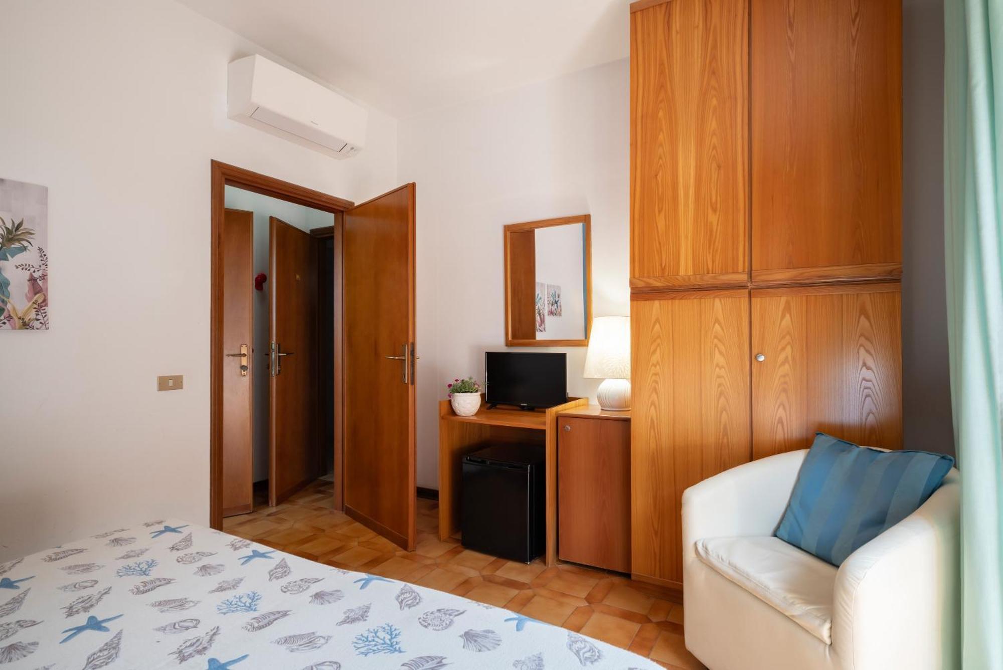 Hotel Parco Dei Pini - 100Mt Dal Mare ฟอลลอนนีกา ภายนอก รูปภาพ