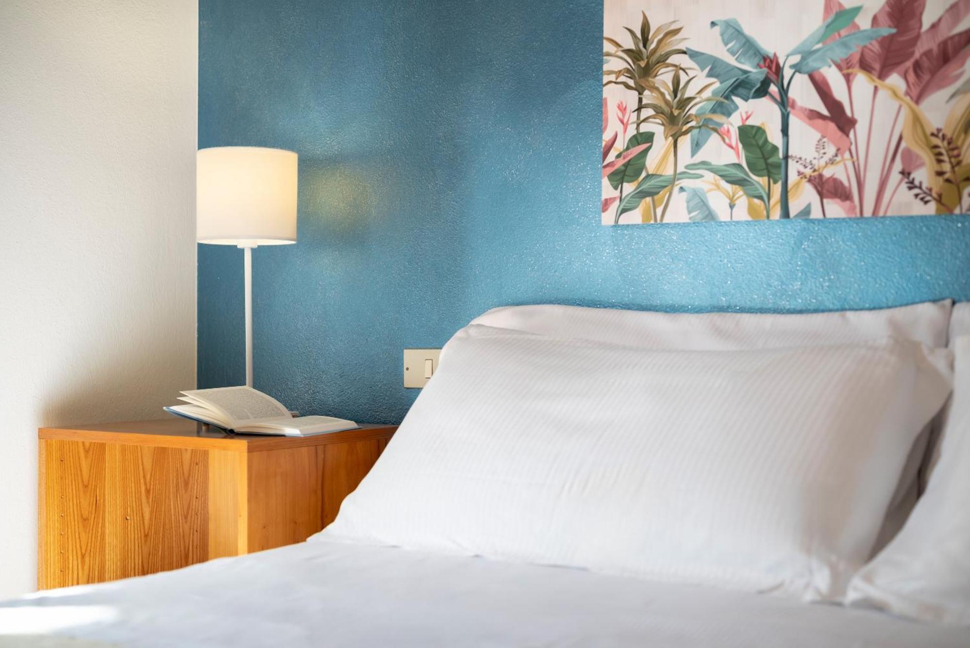 Hotel Parco Dei Pini - 100Mt Dal Mare ฟอลลอนนีกา ภายนอก รูปภาพ