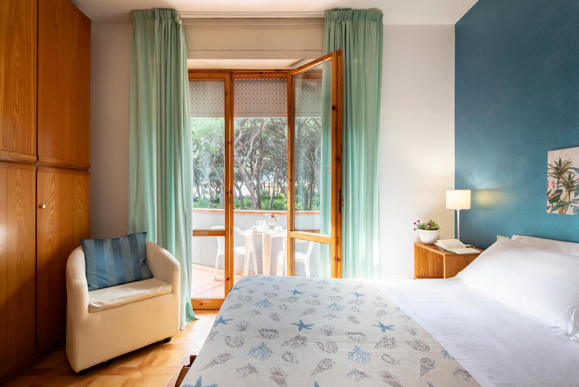 Hotel Parco Dei Pini - 100Mt Dal Mare ฟอลลอนนีกา ภายนอก รูปภาพ