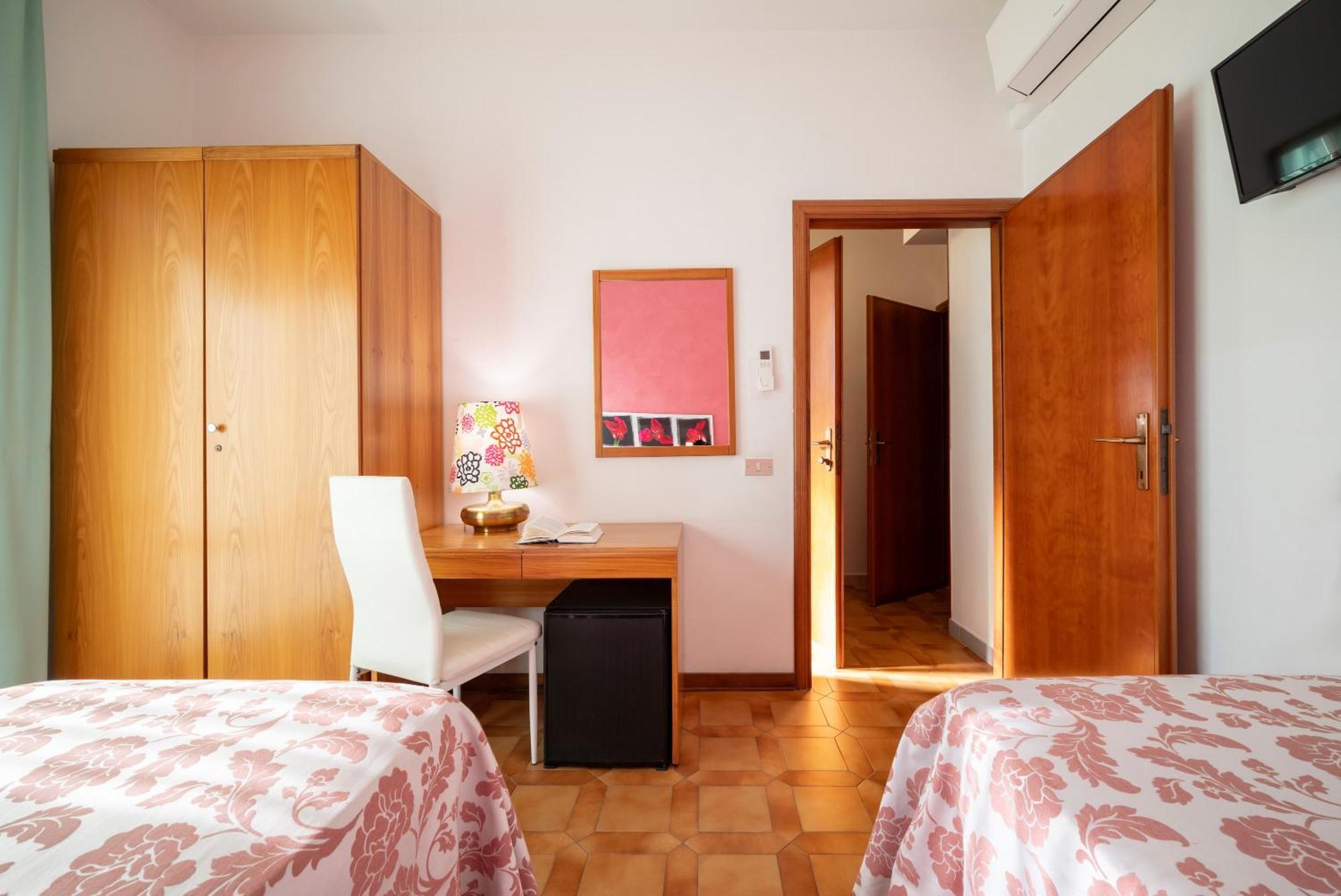 Hotel Parco Dei Pini - 100Mt Dal Mare ฟอลลอนนีกา ภายนอก รูปภาพ