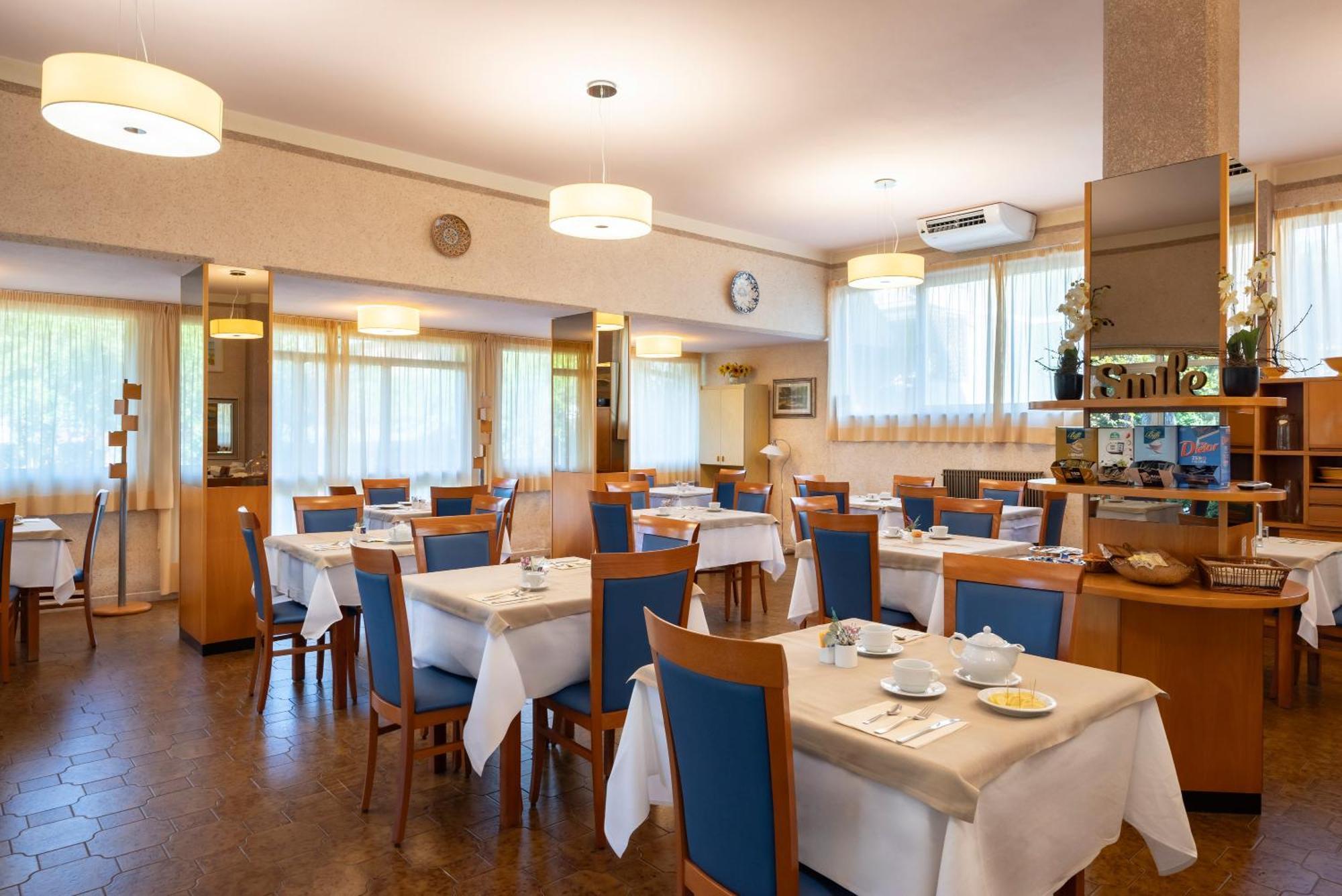 Hotel Parco Dei Pini - 100Mt Dal Mare ฟอลลอนนีกา ภายนอก รูปภาพ