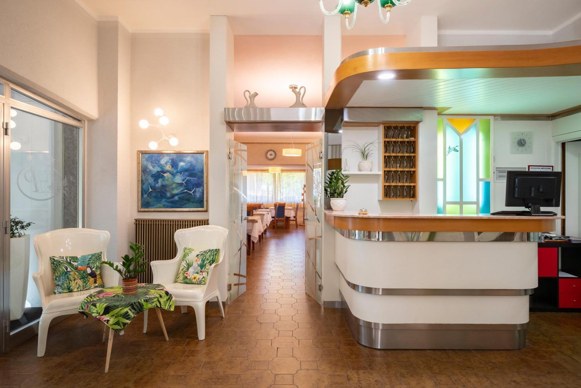 Hotel Parco Dei Pini - 100Mt Dal Mare ฟอลลอนนีกา ภายนอก รูปภาพ