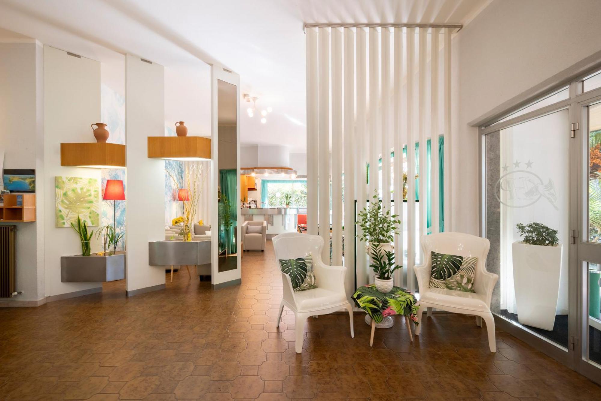 Hotel Parco Dei Pini - 100Mt Dal Mare ฟอลลอนนีกา ภายนอก รูปภาพ