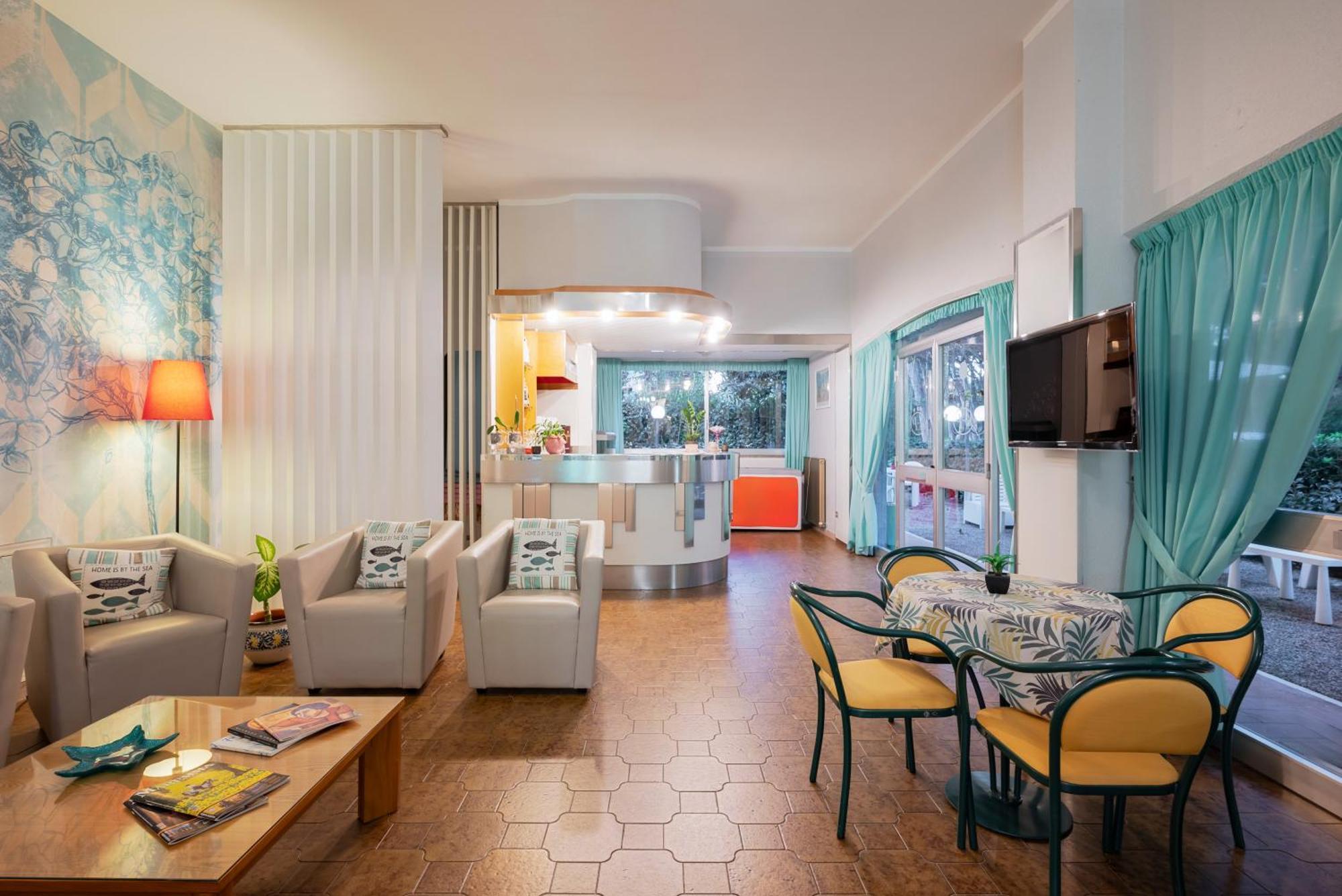 Hotel Parco Dei Pini - 100Mt Dal Mare ฟอลลอนนีกา ภายนอก รูปภาพ