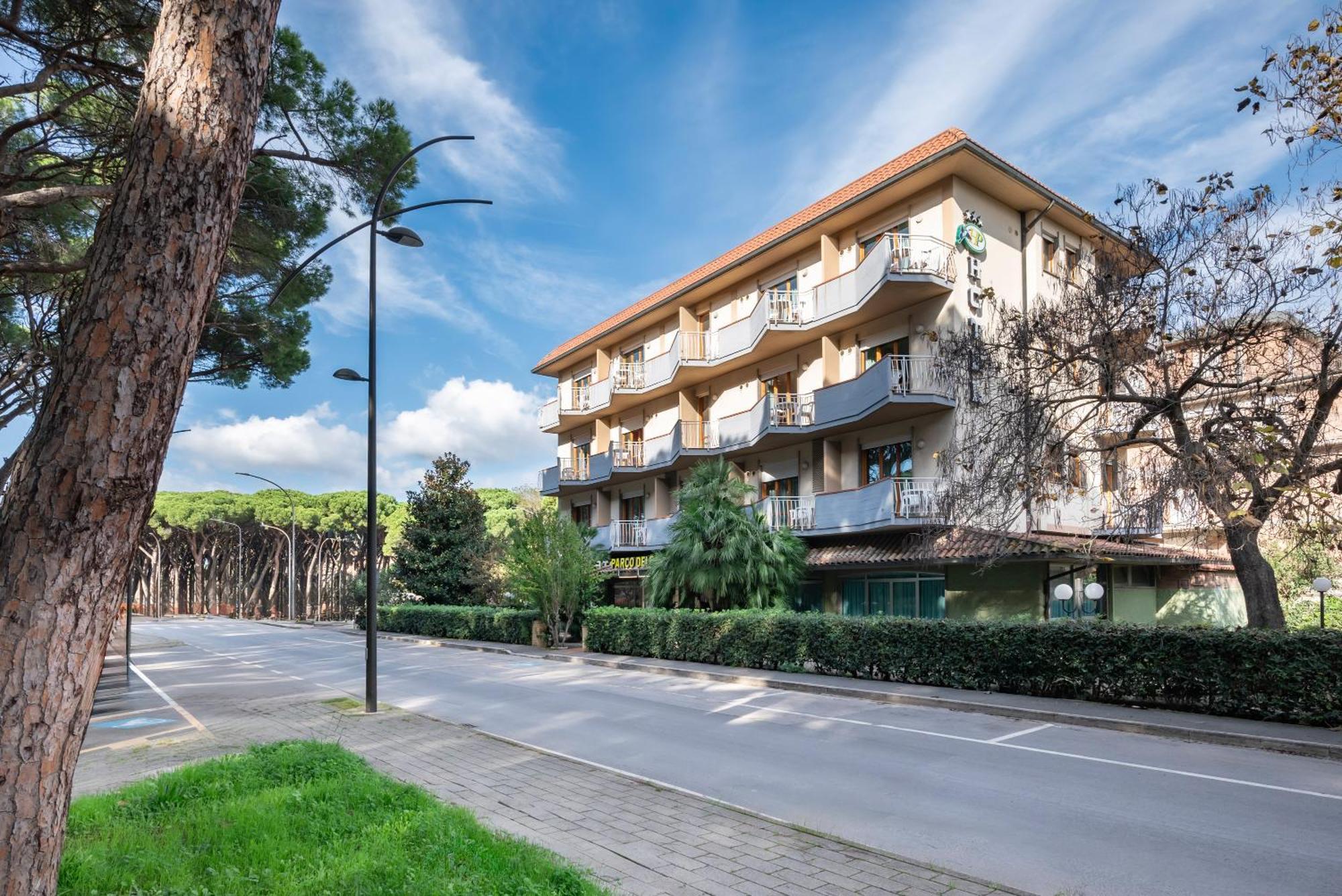 Hotel Parco Dei Pini - 100Mt Dal Mare ฟอลลอนนีกา ภายนอก รูปภาพ